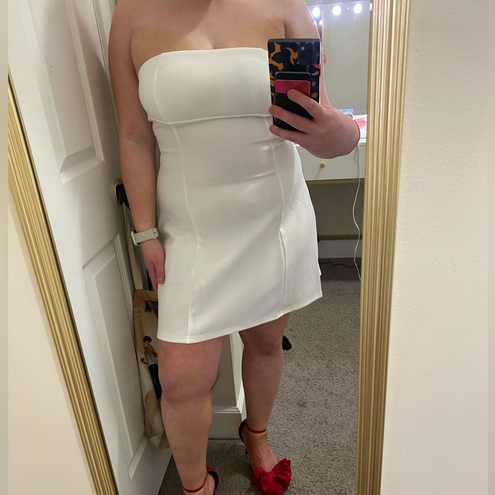 Elegant White Strapless Dress